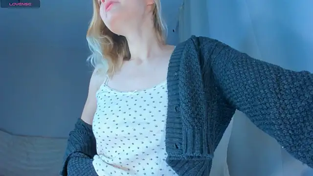 Snapshot of JennyWoody chatting on December 16, 2025, 2:16 am JennyWoody online show from December 16, 2025, 2:16 am