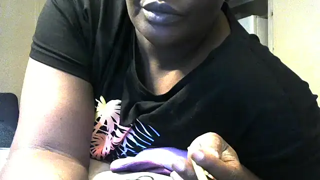 EbonyFetishQueen online show from November 7, 2025, 2:50 pm