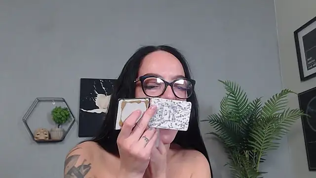 Snapshot of IzabelllNoir chatting on April 30, 2026, 5:47 am IzabelllNoir online show from April 30, 2026, 5:47 am