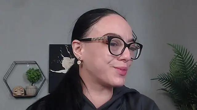 Snapshot of IzabelllNoir chatting on May 11, 2026, 7:36 am IzabelllNoir online show from May 11, 2026, 7:36 am