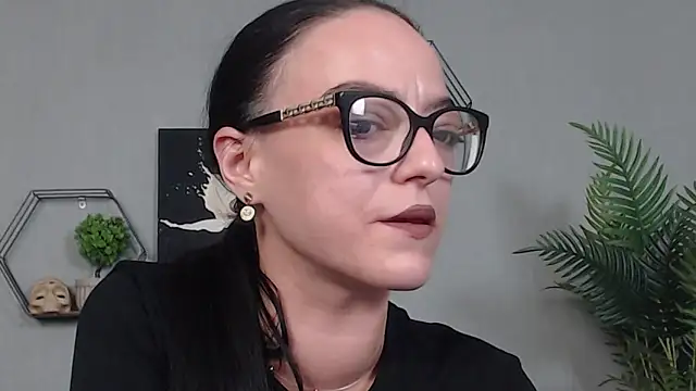 Snapshot of IzabelllNoir chatting on May 15, 2026, 6:04 pm IzabelllNoir online show from May 15, 2026, 6:04 pm