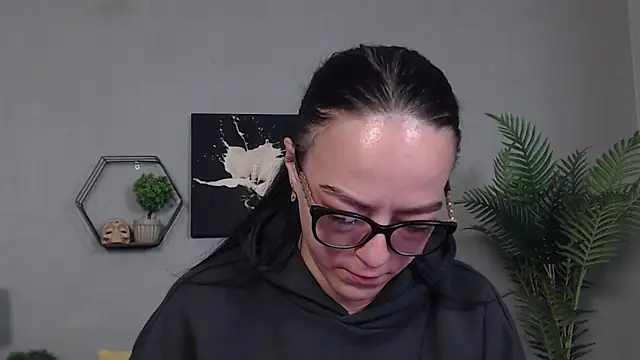 Snapshot of IzabelllNoir chatting on May 17, 2026, 10:00 am IzabelllNoir online show from May 17, 2026, 10:00 am