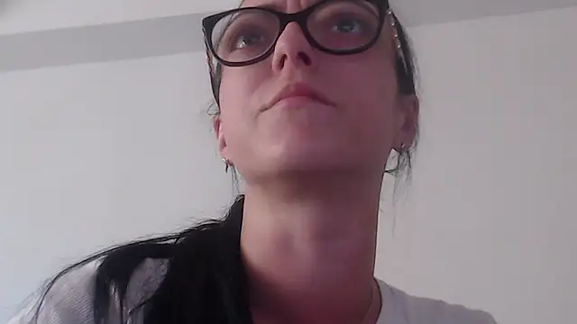 Snapshot of IzabelllNoir chatting on May 30, 2026, 12:02 pm IzabelllNoir online show from May 30, 2026, 12:02 pm