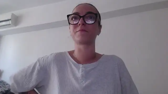 Snapshot of IzabelllNoir chatting on June 10, 2026, 8:02 am IzabelllNoir online show from June 10, 2026, 8:02 am