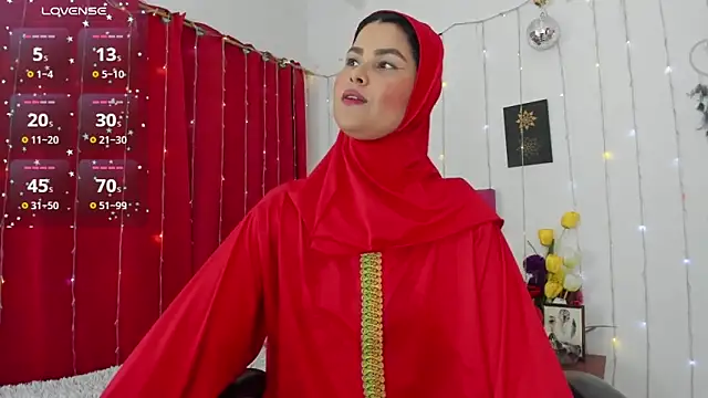 AishaAmin  online show from November 5, 2025, 12:16 pm