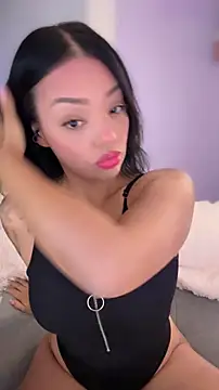 Sara LipsX online show from March 25, 2026, 2:06 am