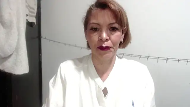 Snapshot of electra-mommy chatting on June 20, 2026, 11:13 am electra-mommy online show from June 20, 2026, 11:13 am