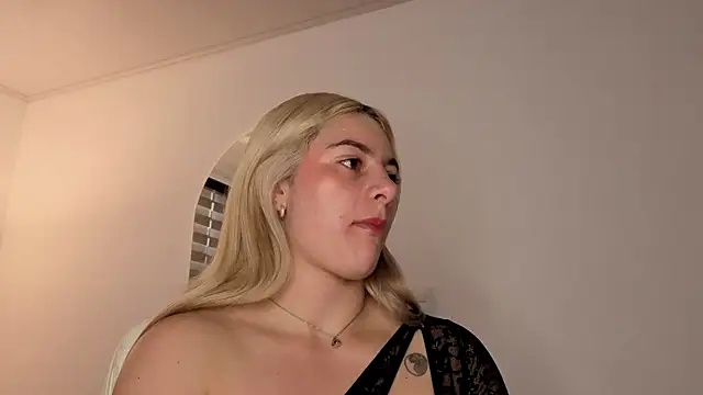 AtheneaRossi online show from October 20, 2025, 12:05 pm