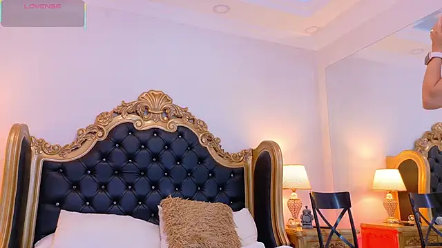 Snapshot of AdelinaVans chatting on November 14, 2025, 10:58 am AdelinaVans online show from November 14, 2025, 10:58 am