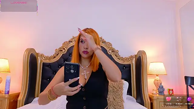 Snapshot of AdelinaVans chatting on November 17, 2025, 12:33 pm AdelinaVans online show from November 17, 2025, 12:33 pm