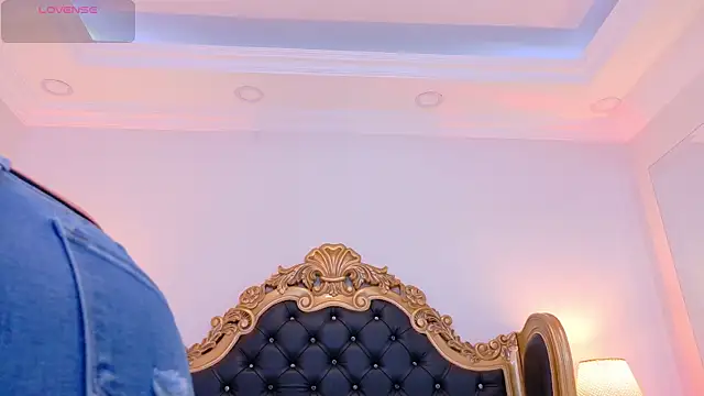 AdelinaVans online show from December 18, 2025, 11:27 am