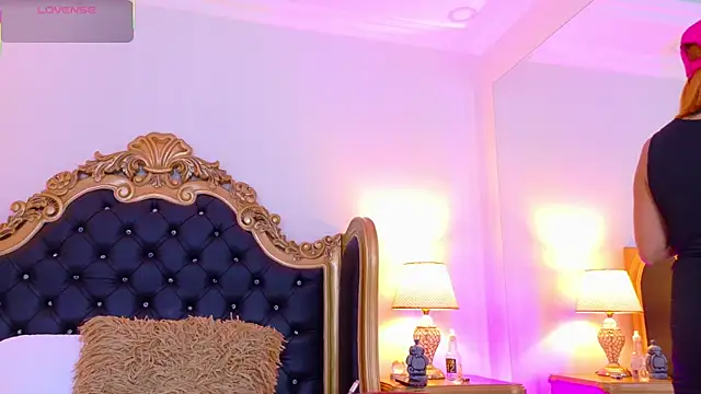AdelinaVans online show from June 4, 2026, 11:16 am