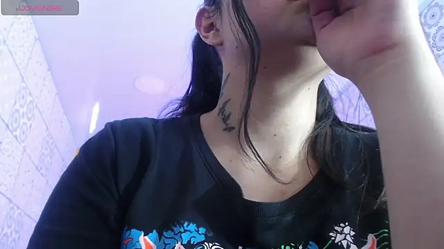 vitoria23  online show from March 13, 2025, 2:23 pm