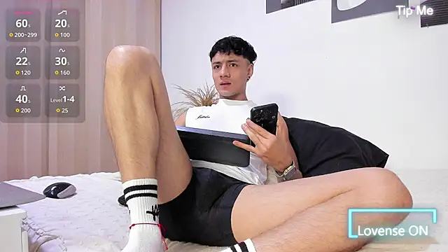 Sebastian-Dash online show from November 28, 2025, 9:39 pm