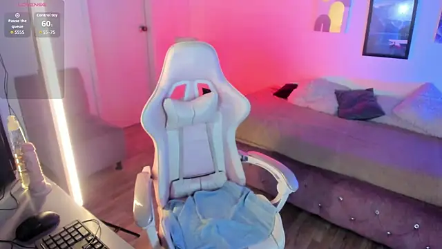 Snapshot of Aliciia_cute1 chatting on October 17, 2025, 10:12 pm Aliciia cute1 online show from October 17, 2025, 10:12 pm