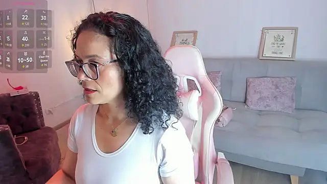 Snapshot of Aliciia_cute1 chatting on November 4, 2025, 10:42 pm Aliciia cute1 online show from November 4, 2025, 10:42 pm