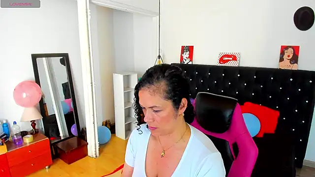 Snapshot of Aliciia_cute1 chatting on November 6, 2025, 10:43 pm Aliciia cute1 online show from November 6, 2025, 10:43 pm