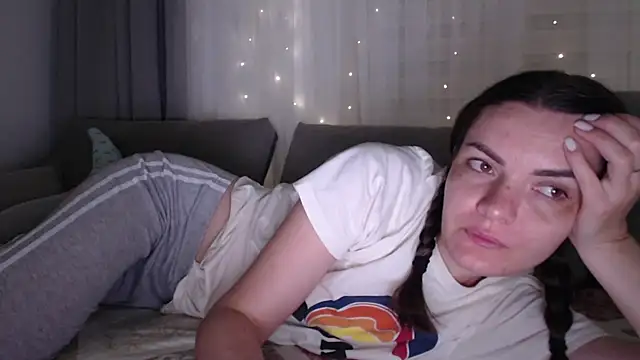 Snapshot of _JustmeHere_ chatting on December 1, 2025, 6:18 am JustmeHere online show from December 1, 2025, 6:18 am