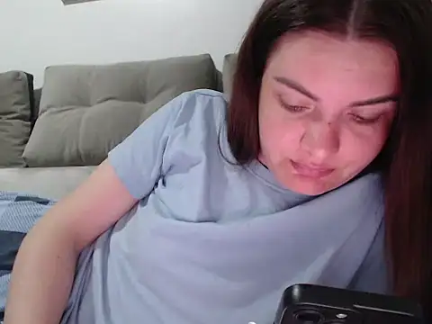  JustmeHere  online show from April 8, 2026, 6:19 pm