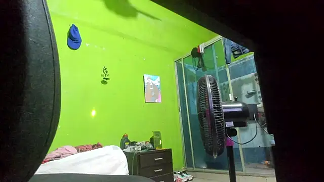 Brenda Smith69 online show from September 10, 2025, 6:52 pm