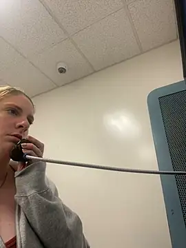 MsLG12301 online show from February 18, 2025, 6:58 pm