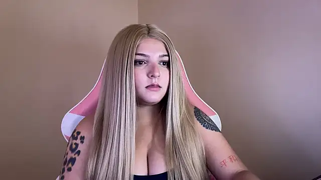 SweetPaige  online show from January 26, 2025, 8:45 pm