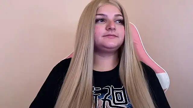 SweetPaige  online show from February 2, 2025, 7:46 pm