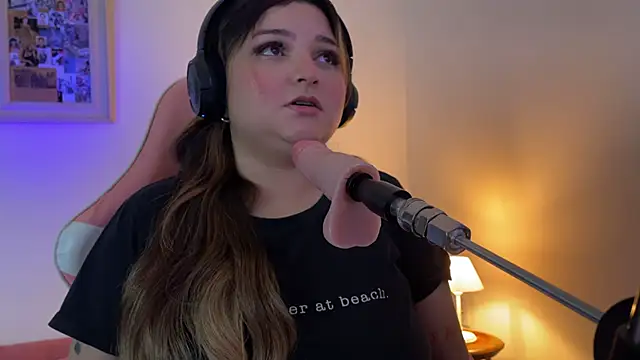 SweetPaige  online show from November 9, 2025, 5:11 pm