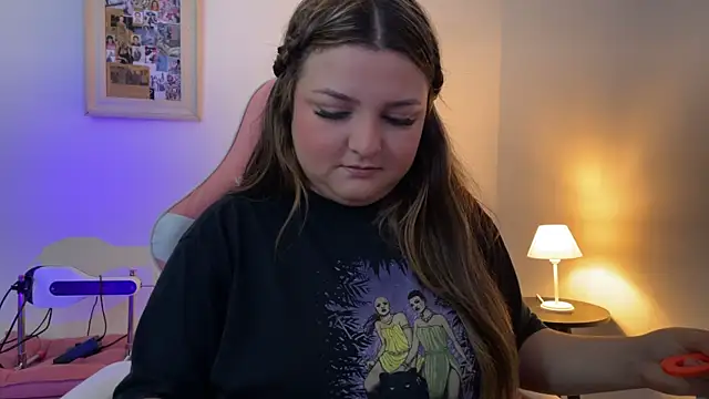 SweetPaige  online show from December 22, 2025, 2:03 pm