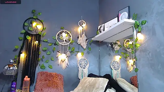 Snapshot of ItsVenuss chatting on March 13, 2025, 9:59 pm ItsVenuss online show from March 13, 2025, 9:59 pm