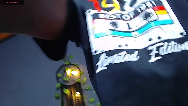 Snapshot of ItsVenuss chatting on March 14, 2025, 11:32 pm ItsVenuss online show from March 14, 2025, 11:32 pm