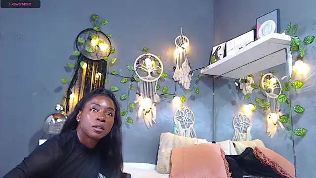 Snapshot of ItsVenuss chatting on March 19, 2025, 9:37 pm ItsVenuss online show from March 19, 2025, 9:37 pm