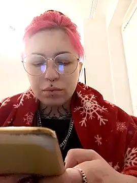 divine eve online show from February 11, 2025, 5:18 pm