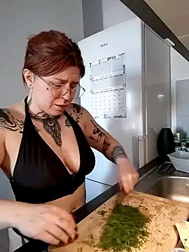 divine eve online show from April 1, 2026, 4:04 pm