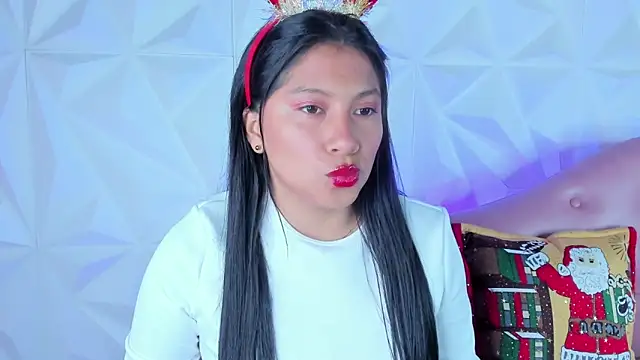 LinnaGardenia online show from December 11, 2024, 12:44 pm