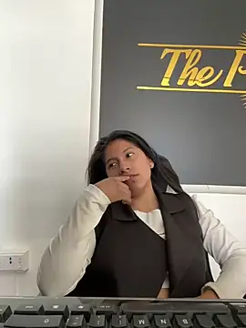 LinnaGardenia online show from December 19, 2024, 4:46 pm