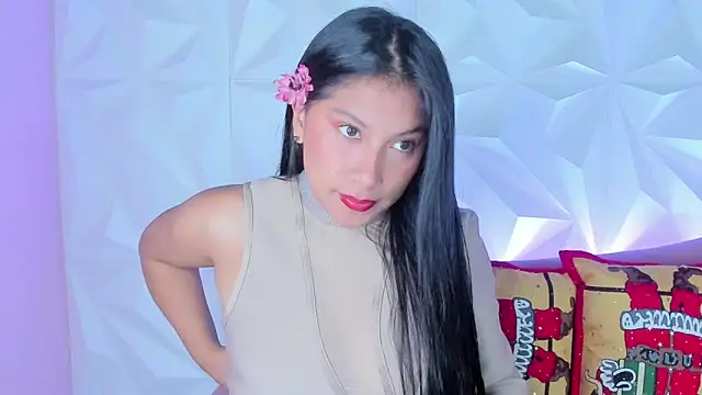 LinnaGardenia online show from December 20, 2024, 1:33 pm