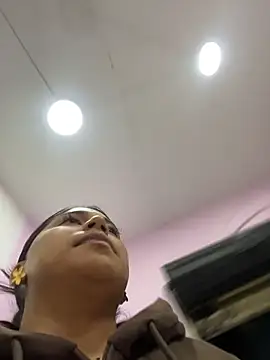 LinnaGardenia online show from February 7, 2026, 2:37 am