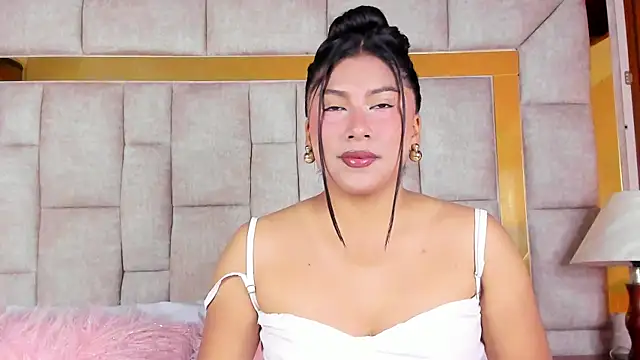 LinnaGardenia online show from April 7, 2026, 1:44 pm