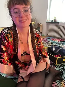 Snapshot of _foxygirl_ chatting on October 21, 2025, 11:00 am foxygirl online show from October 21, 2025, 11:00 am