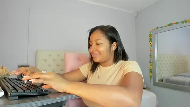 Snapshot of nami_sam01 chatting on December 30, 2024, 1:25 pm nami sam01 online show from December 30, 2024, 1:25 pm