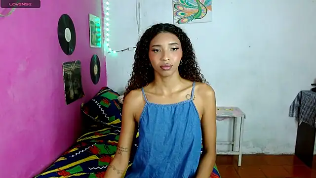 Snapshot of sensitive_brunette chatting on January 13, 2025, 11:27 pm sensitive brunette online show from January 13, 2025, 11:27 pm