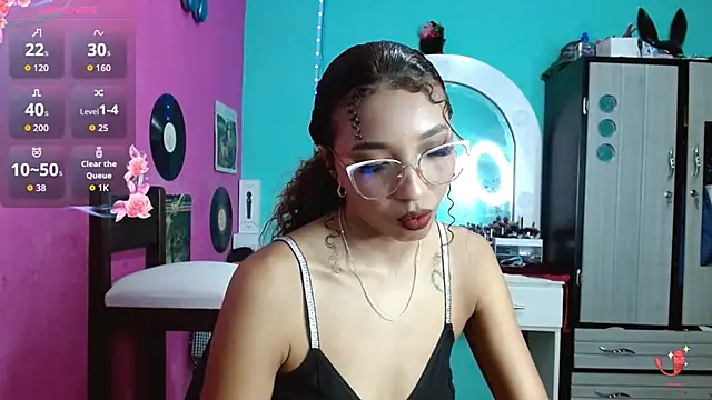 Snapshot of sensitive_brunette chatting on September 19, 2025, 7:36 pm sensitive brunette online show from September 19, 2025, 7:36 pm