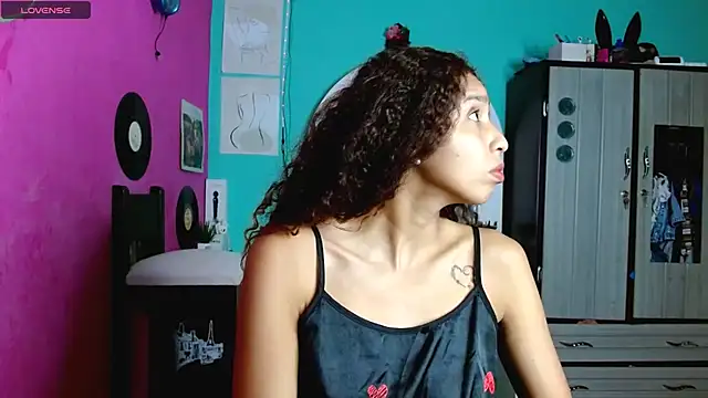 Snapshot of sensitive_brunette chatting on October 2, 2025, 11:56 pm sensitive brunette online show from October 2, 2025, 11:56 pm