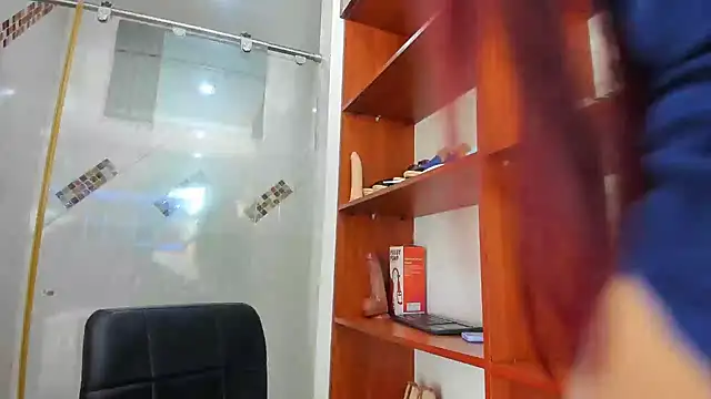 FOXYRIVER  online show from February 26, 2025, 2:46 pm