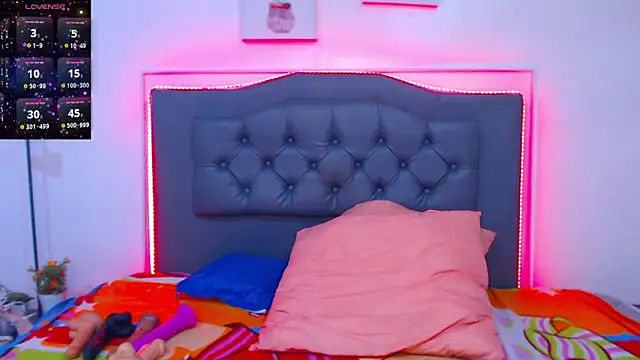 candy lux  online show from April 16, 2026, 10:23 pm