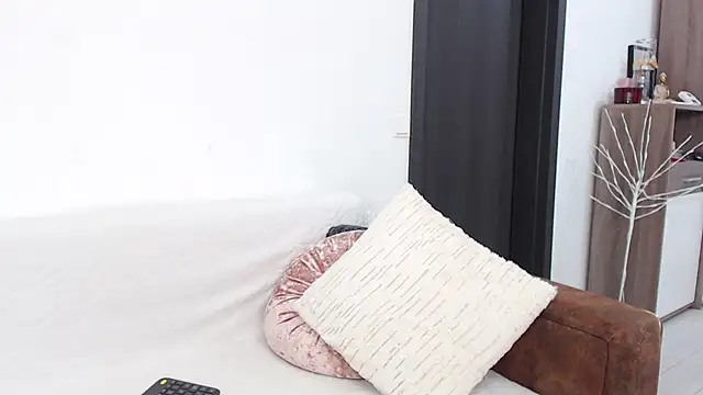 RebecaMur online show from January 5, 2026, 5:27 pm