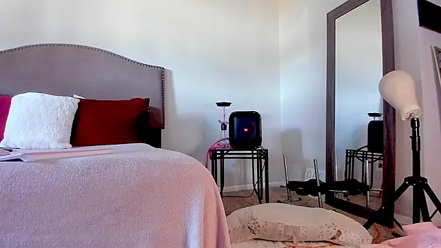 yiauana online show from November 2, 2025, 3:58 pm