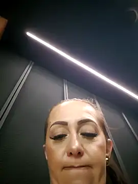 AvaLloyd online show from February 26, 2025, 3:32 am