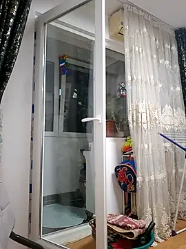 AvaLloyd online show from March 15, 2025, 7:05 pm